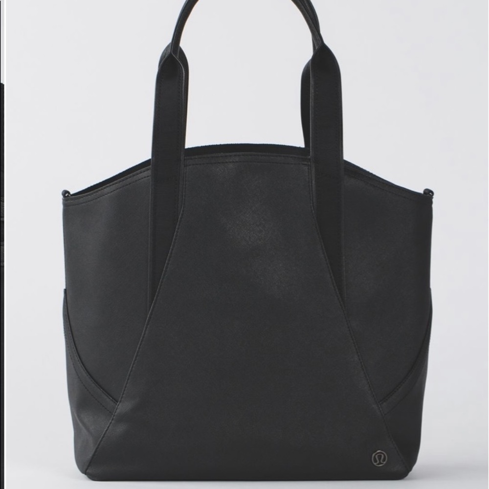 Lululemon tote, missing crossbody strap